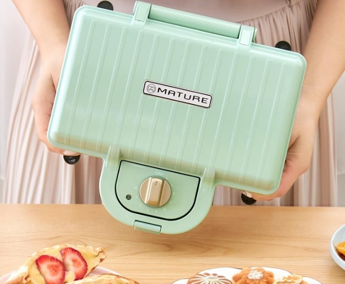 鬆餅機推薦8：MATURE美萃 雙盤熱壓三明治鬆餅機
